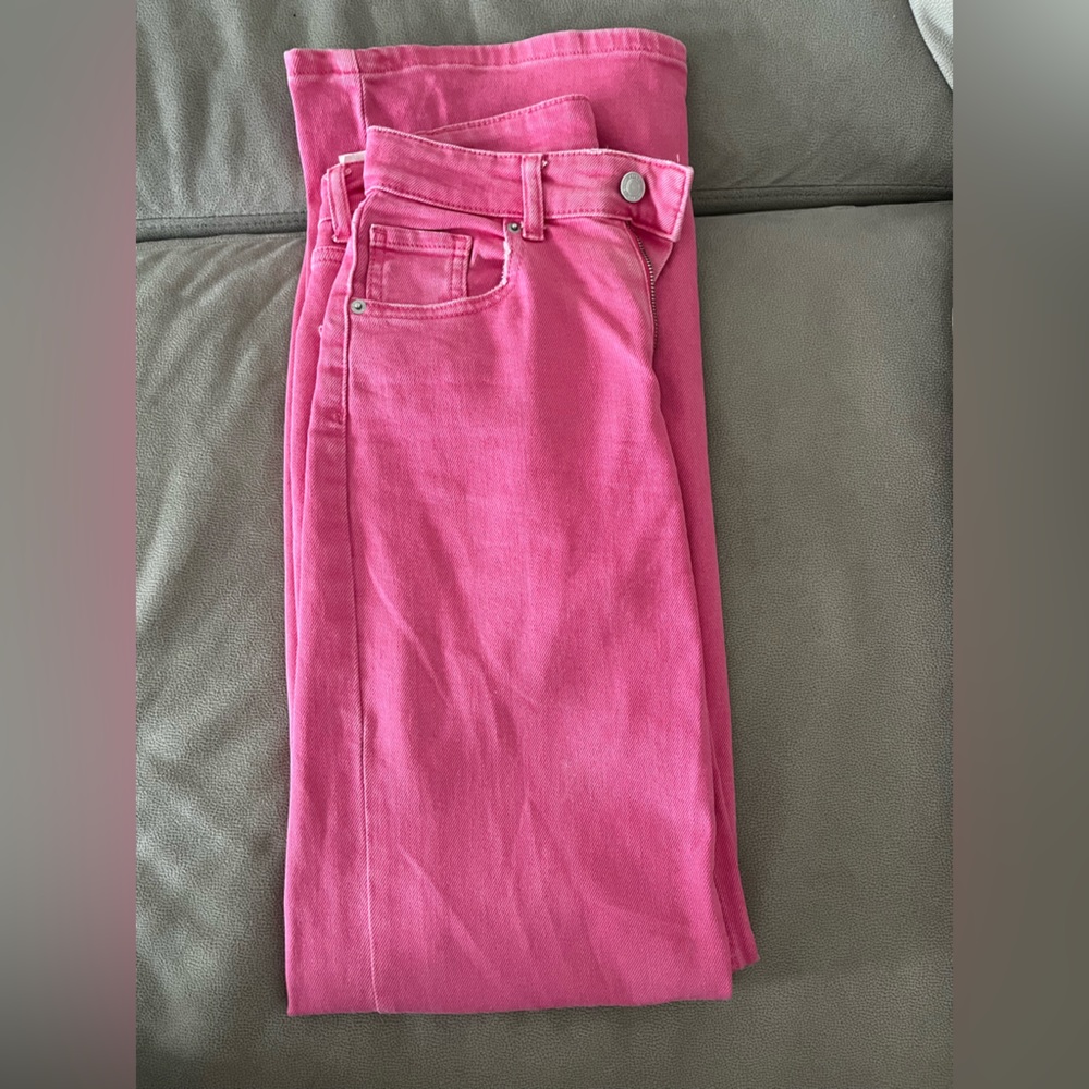 Pink Wide Leg Jeans 💗🌸🎀 They're pretty much new, I've only worn them once! ✨